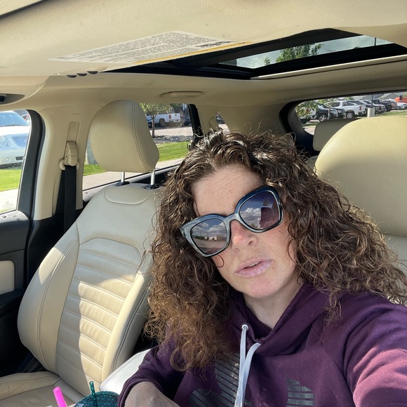 Meet your Posher, Tammy - Picture 2 of 2